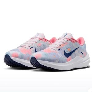 Nike woman’s Winflo size 8.5 in floral print